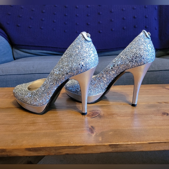 Stuart Weitzman Silver Glitter Peep-toe Pump - 7.5 - Picture 6 of 16